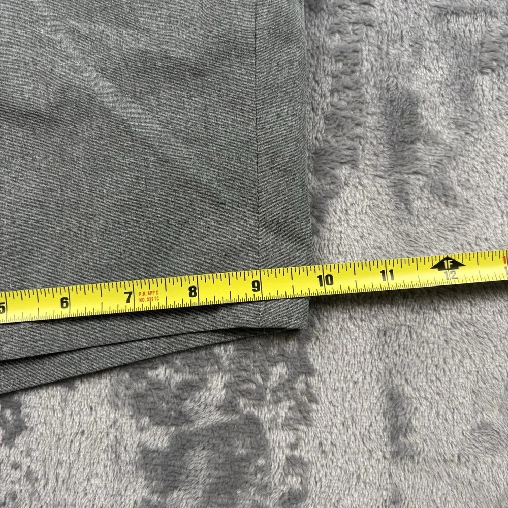 Vuori Aim Short Men's Size 30 Gray Golf Chino Performance Preppy Stretch V368